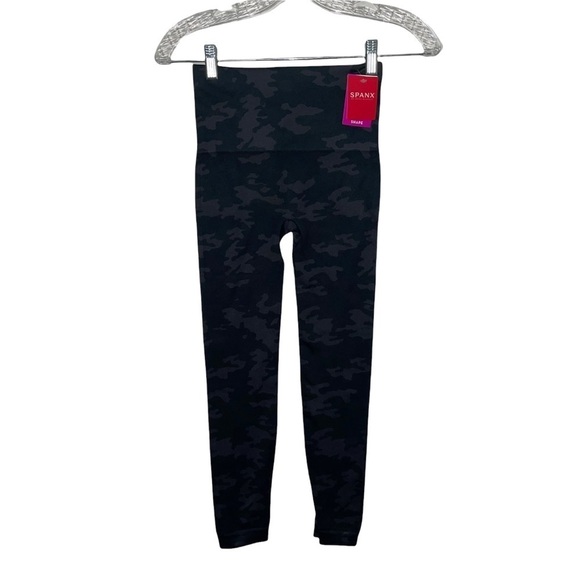 NWT Spanx Woman Pants Size XS ! - Picture 1 of 4